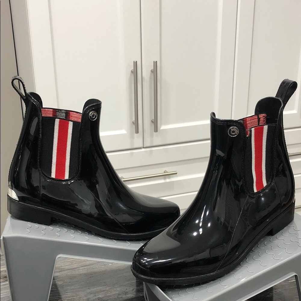 Women’s Black Gloss Rain Chelsea Boots | Size 8 | Red & White Stripe Trim